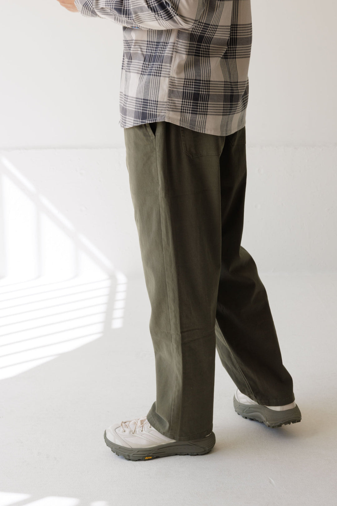 KAVU Interbay Scrag Trousers in Dark Leaf