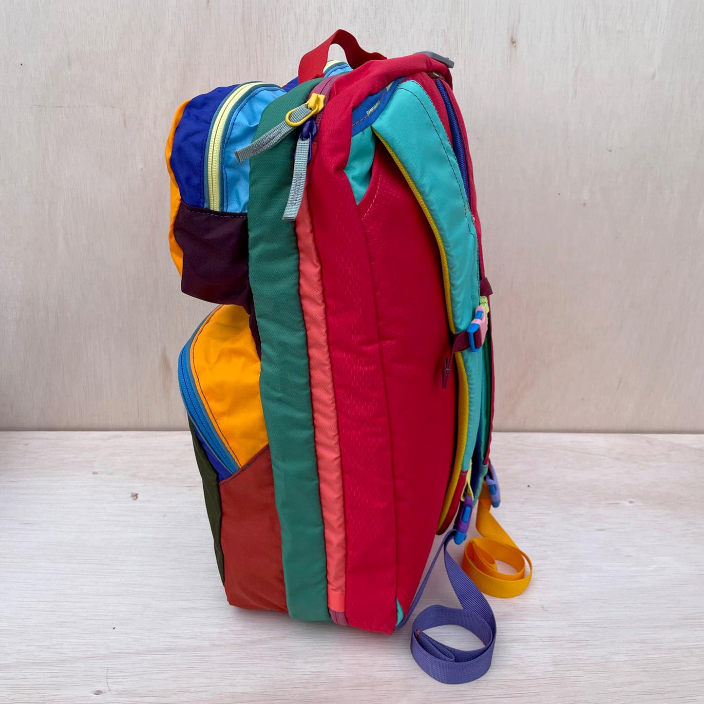 Tasra 16L Del Dia Pack - Multi with Red