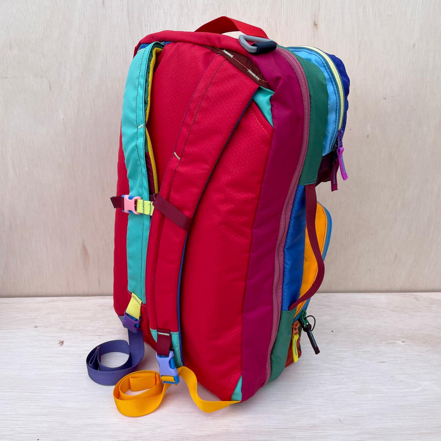 Tasra 16L Del Dia Pack - Multi with Red