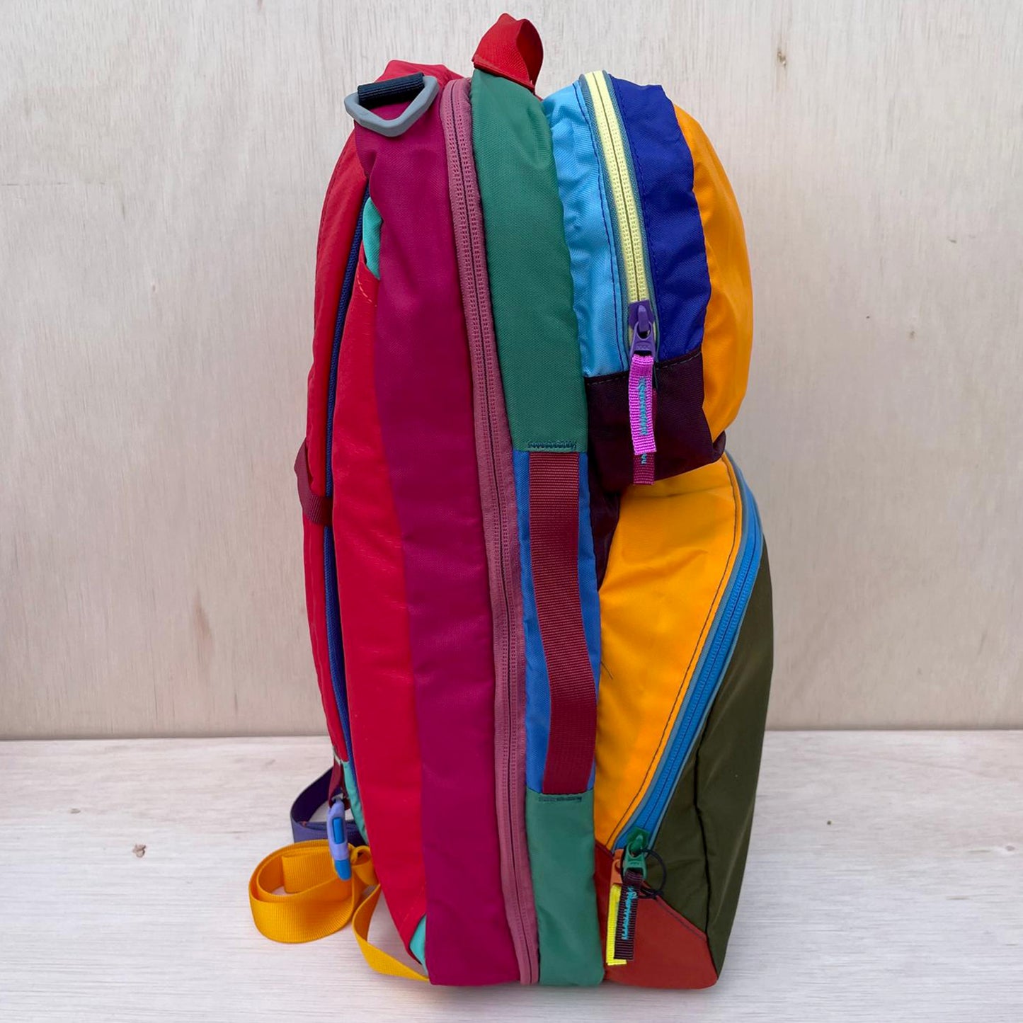 Tasra 16L Del Dia Pack - Multi with Red